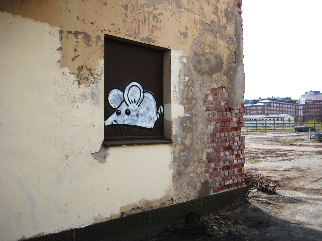 Mouse spray painting at the wall